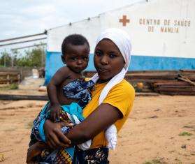 Marcia, a resident of Nanlia community, visited Nanlia Health Center for a medical follow-up for her daughter in Mozambique.